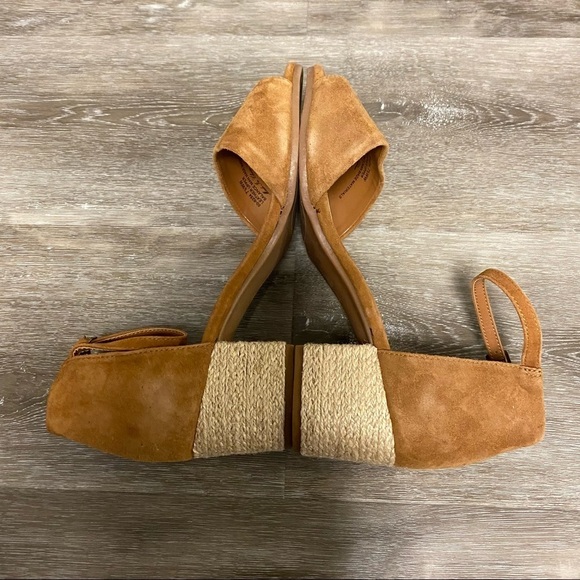 Bella Vita | Fable Quarterstrap Sandals In Biscuit Suede Size 7.5 WIDE NEW - Picture 6 of 9
